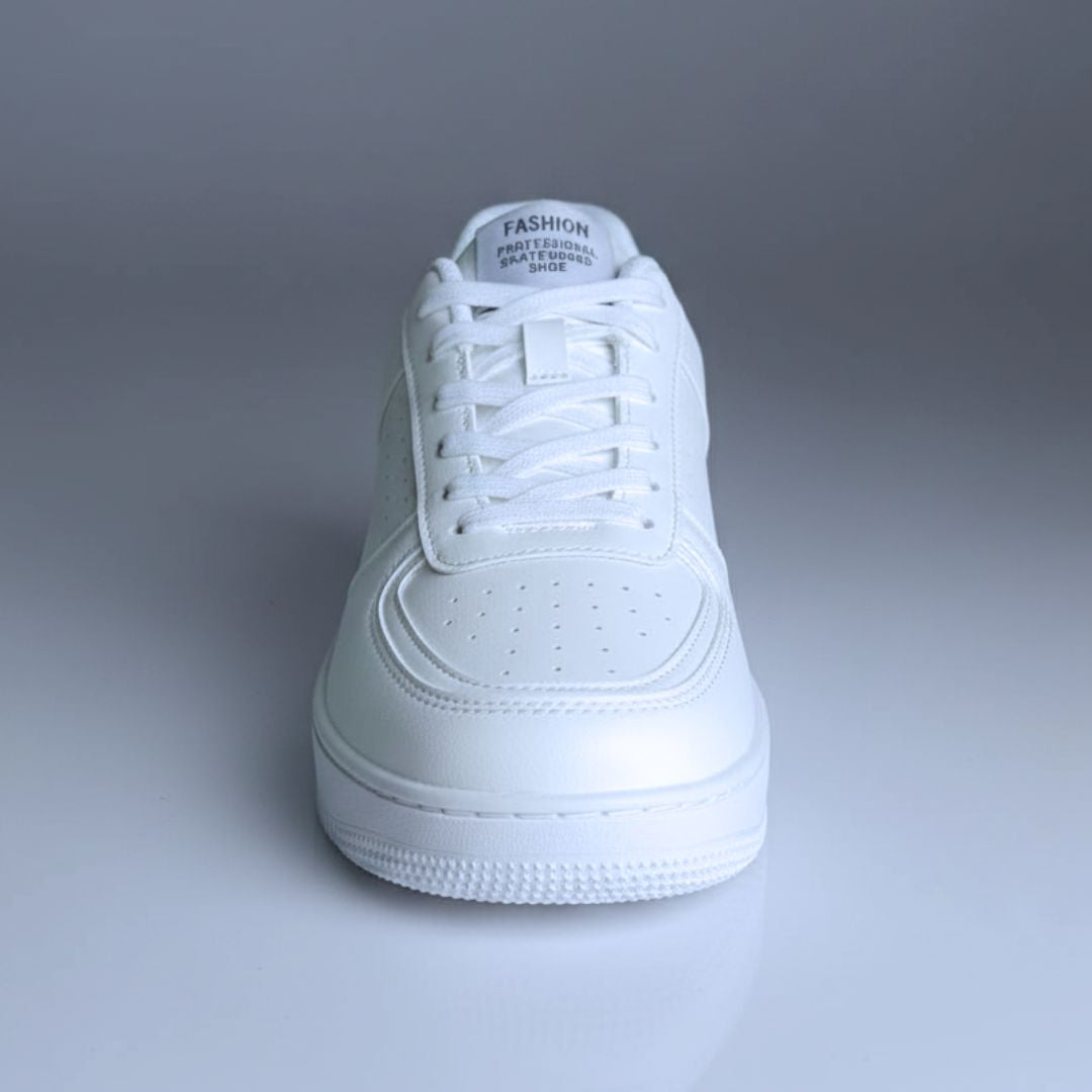 Urban Luxe White | Zapatillas de cuero sintético elegantes y cómodas