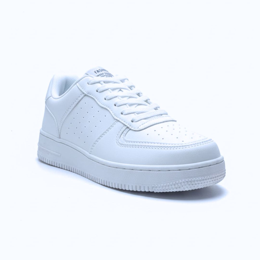 Urban Luxe White | Zapatillas de cuero sintético elegantes y cómodas