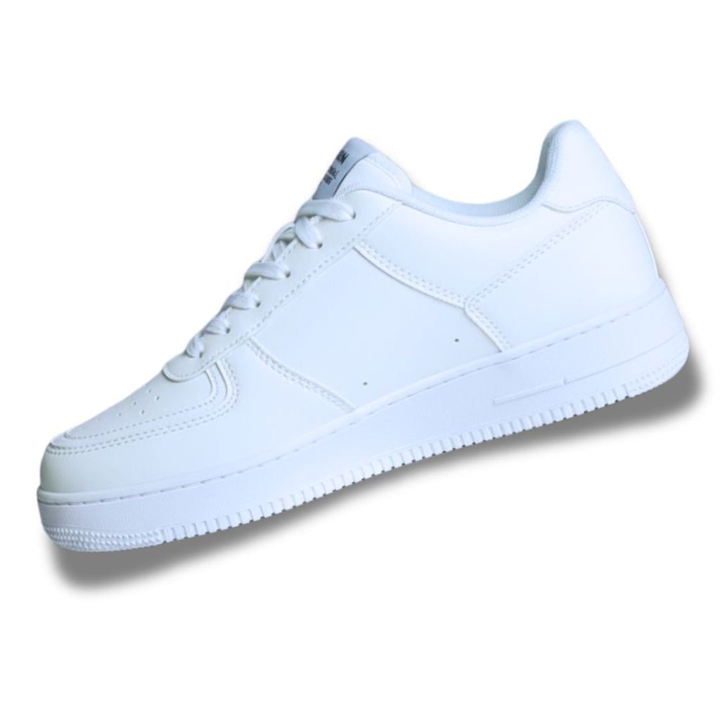 Urban Luxe White | Zapatillas de cuero sintético elegantes y cómodas