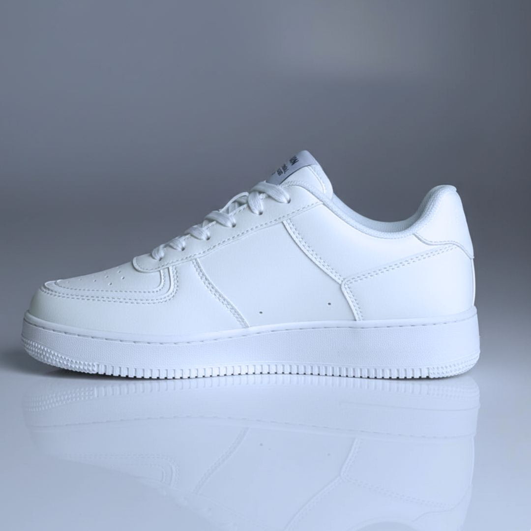 Urban Luxe White | Zapatillas de cuero sintético elegantes y cómodas