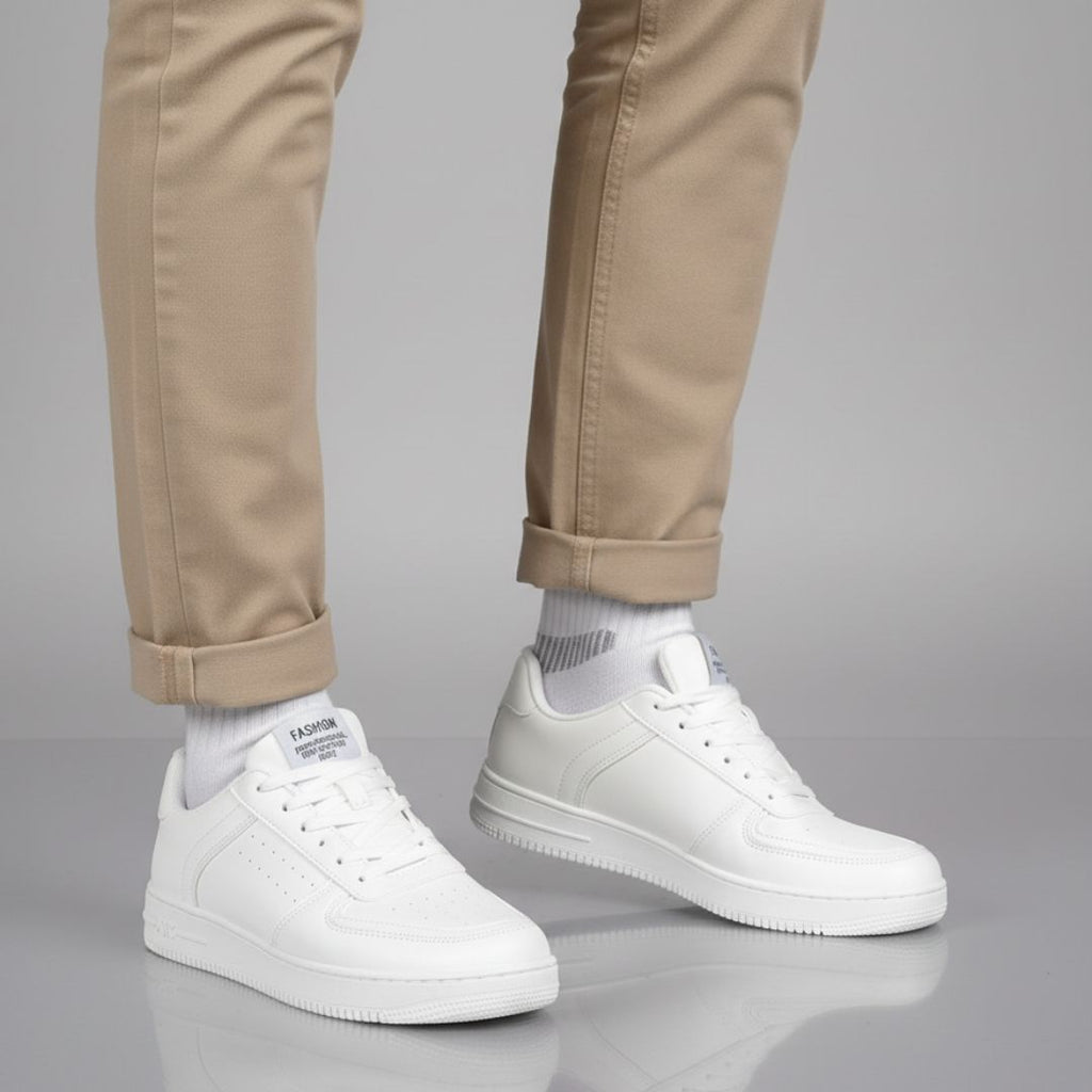 Urban Luxe White | Zapatillas de cuero sintético elegantes y cómodas