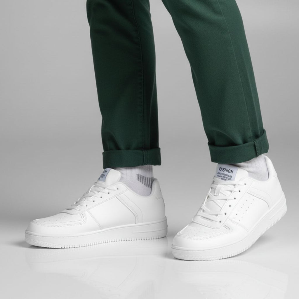 Urban Luxe White | Zapatillas de cuero sintético elegantes y cómodas